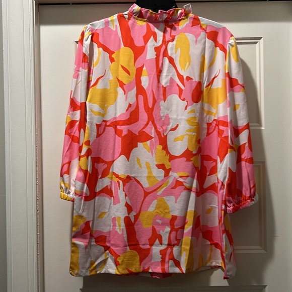 Beautiful womens top. Brand new without tags. Cute ruffle neck - Picture 2 of 4